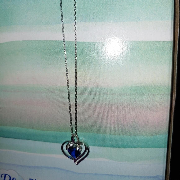 Beautiful New Heart  Necklace - Picture 3 of 3